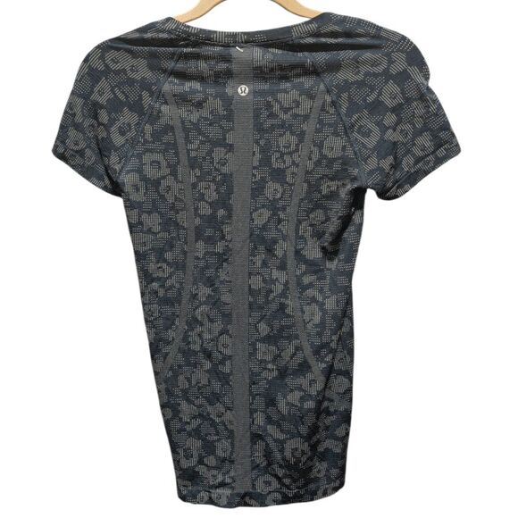 LULULEMON ATHLETICA Swiftly Tech Short Sleeve Shirt 2.0 Size 4 - Picture 4 of 4